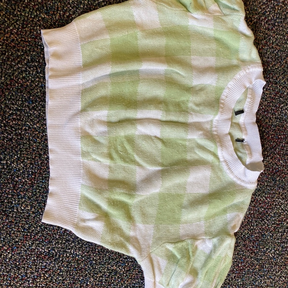 Green cropped top